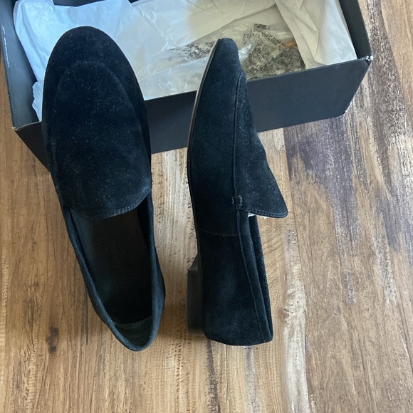 Banana Republic- black suede/ velvet loafers-Size 7.5 - Picture 2 of 2